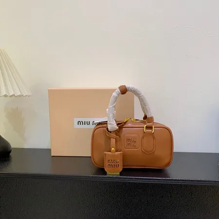 ミュウミュウ ハンドバッグ