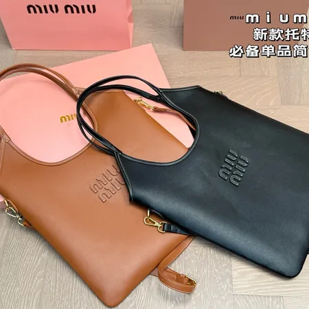 ミュウミュウ ハンドバッグ