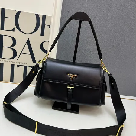 プラダ ハンドバッグ