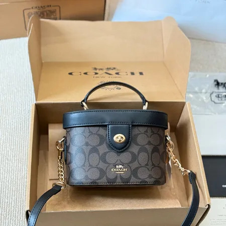 コーチ ショルダーバッグ