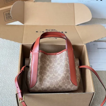 コーチ ハンドバッグ