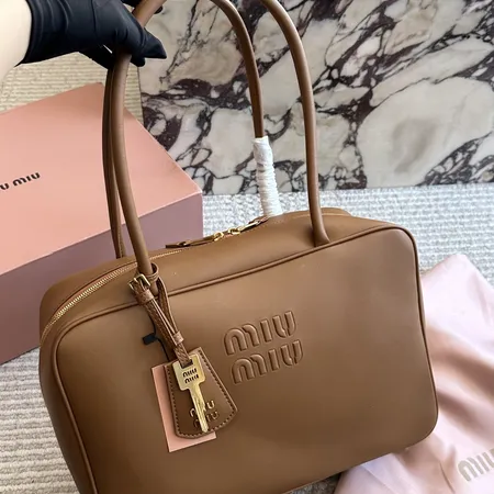 ミュウミュウ ハンドバッグ