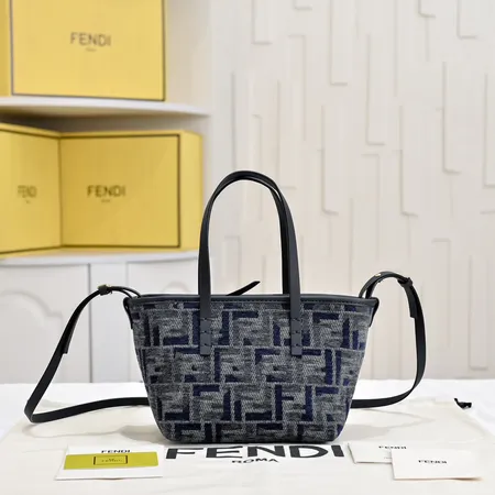 フェンディ ハンドバッグ