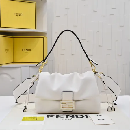 フェンディ ハンドバッグ