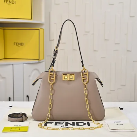 フェンディ ハンドバッグ