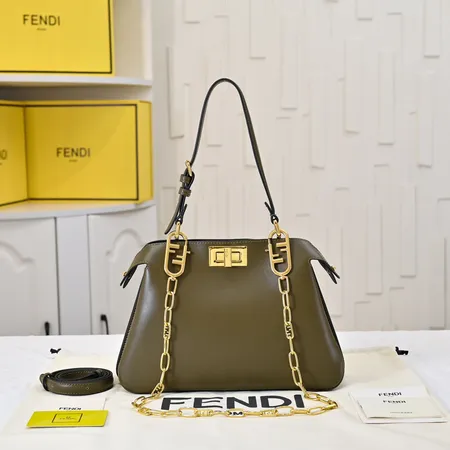 フェンディ ハンドバッグ