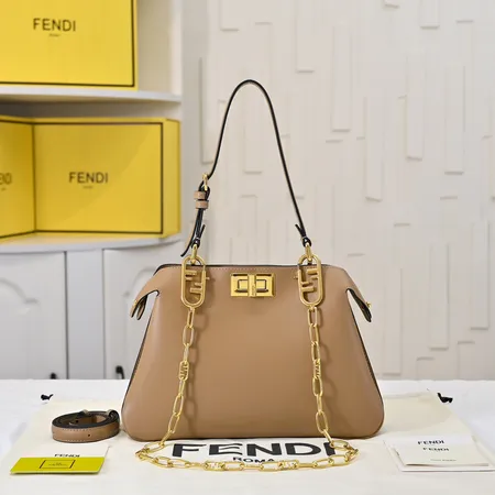 フェンディ ハンドバッグ