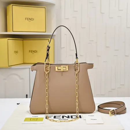 フェンディ ハンドバッグ
