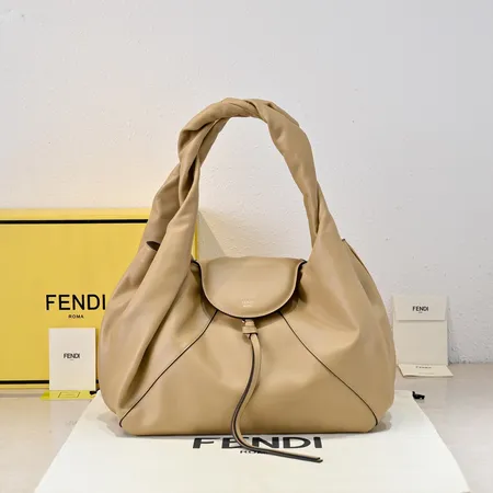 フェンディ ハンドバッグ