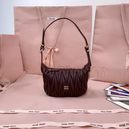 ミュウミュウ ショルダーバッグ