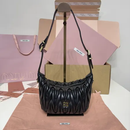 ミュウミュウ ショルダーバッグ