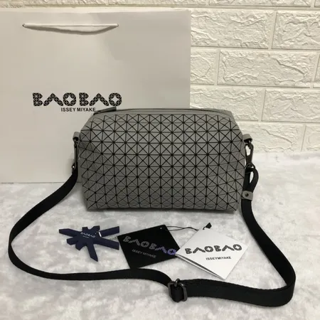 イッセイ ミヤケ ショルダーバッグ