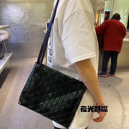 イッセイ ミヤケ ショルダーバッグ