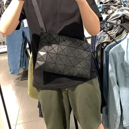 イッセイ ミヤケ ショルダーバッグ