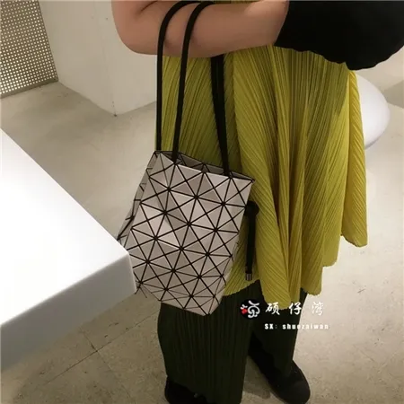 イッセイ ミヤケ ハンドバッグ