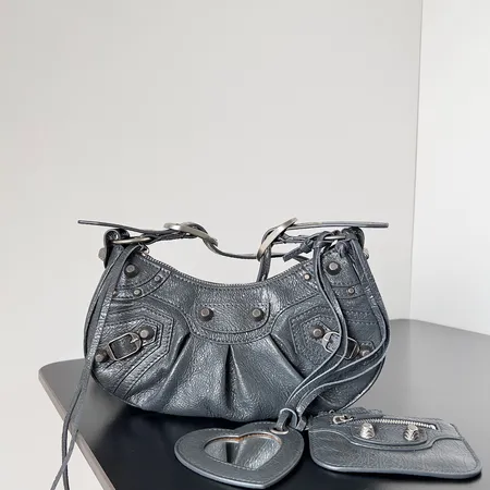 バレンシアガ ショルダーバッグ