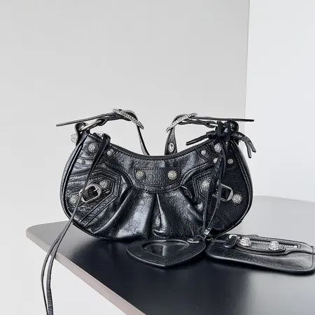 バレンシアガ ショルダーバッグ