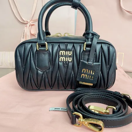 ミュウミュウ ハンドバッグ