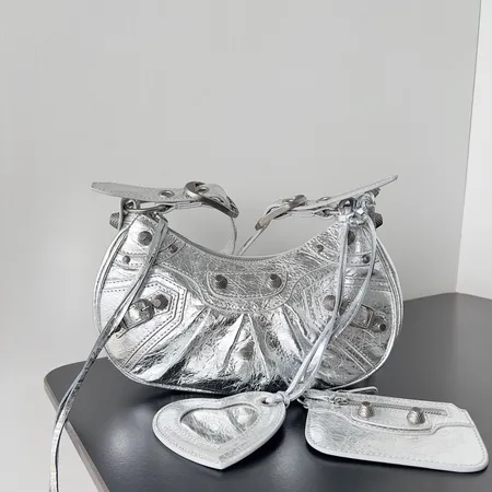 バレンシアガ ショルダーバッグ