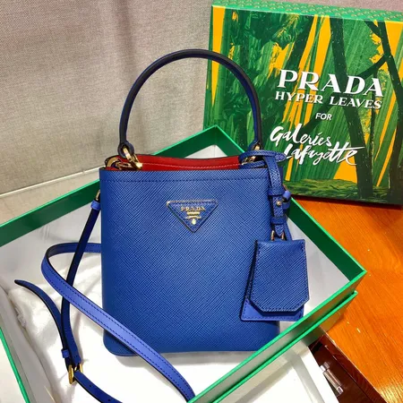 プラダ ハンドバッグ