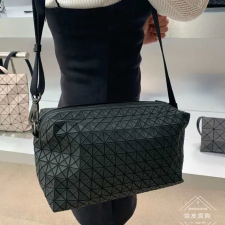 イッセイ ミヤケ ショルダーバッグ