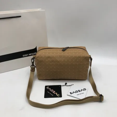 イッセイ ミヤケ ショルダーバッグ