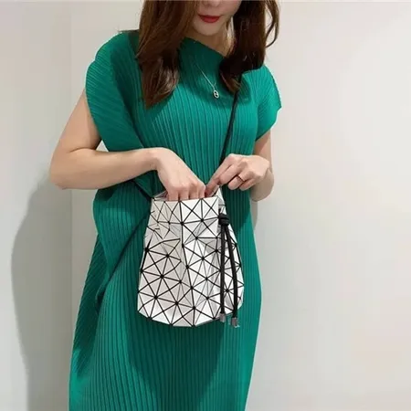 イッセイ ミヤケ ショルダーバッグ