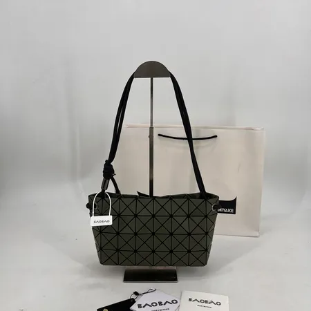 イッセイ ミヤケ ショルダーバッグ