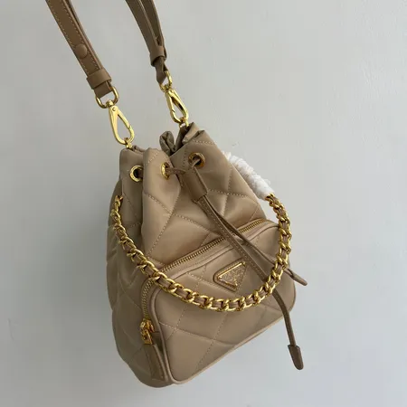 プラダ ハンドバッグ