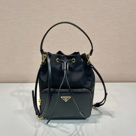 プラダ ハンドバッグ