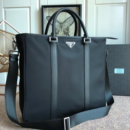 プラダ ハンドバッグ