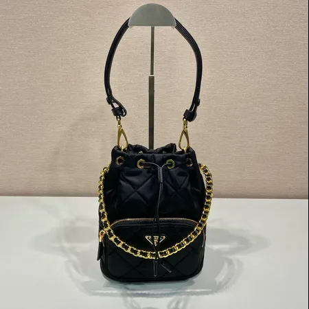 プラダ ハンドバッグ