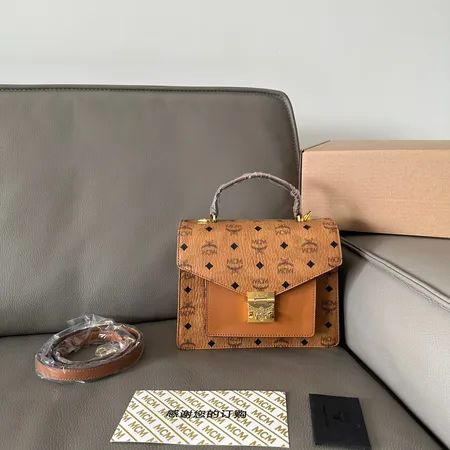 エムシーエム ショルダーバッグ