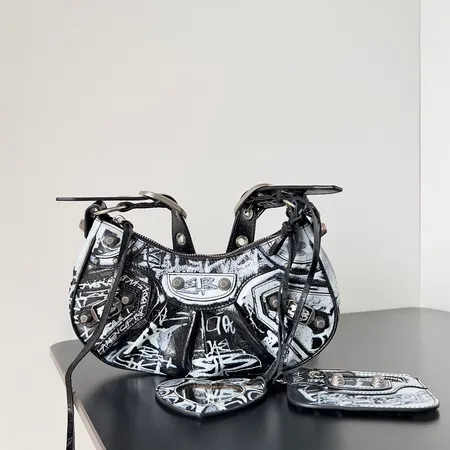 バレンシアガ ショルダーバッグ