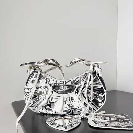 バレンシアガ ショルダーバッグ