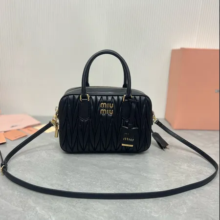 ミュウミュウ ハンドバッグ