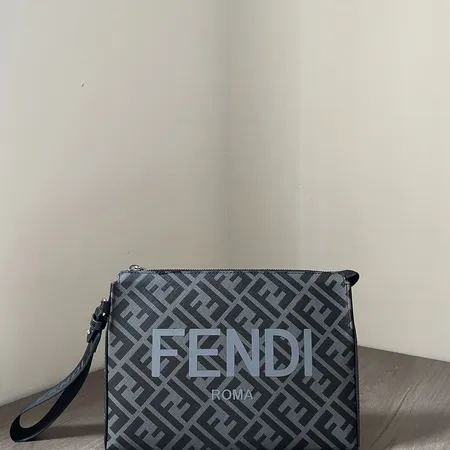 フェンディ ハンドバッグ