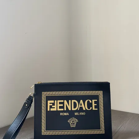 フェンディ ハンドバッグ