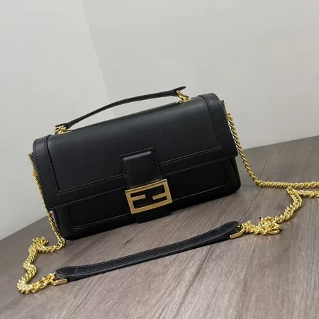 フェンディ ハンドバッグ