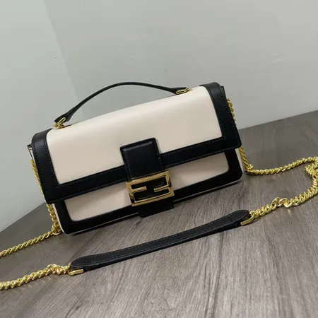 フェンディ ハンドバッグ