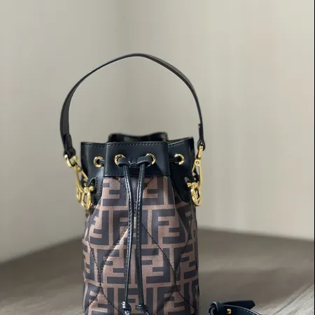 フェンディ ハンドバッグ