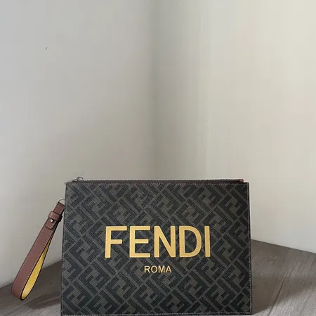 フェンディ ハンドバッグ