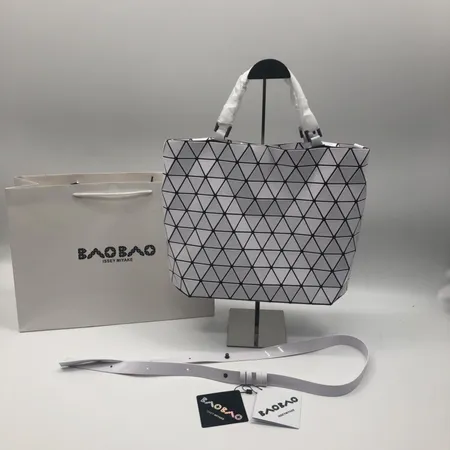 ミュウミュウ ハンドバッグ