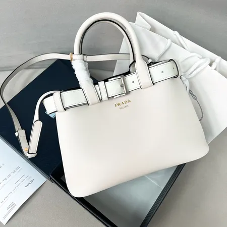 プラダ ハンドバッグ