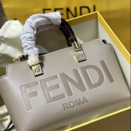 フェンディ ハンドバッグ