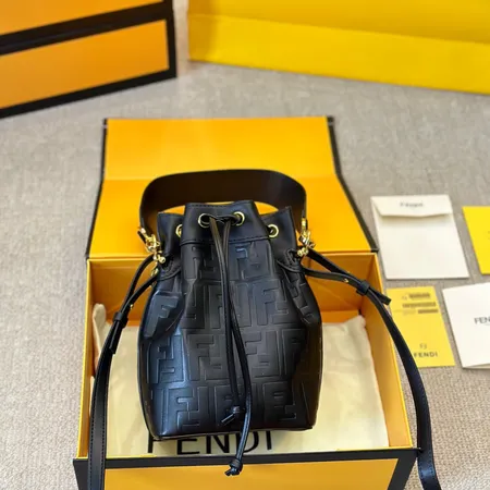 フェンディ ショルダーバッグ