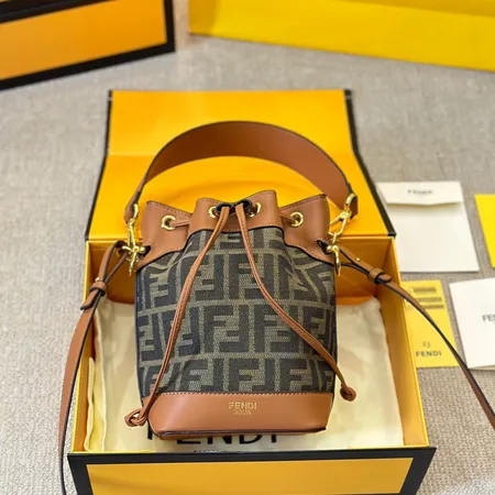 フェンディ ショルダーバッグ