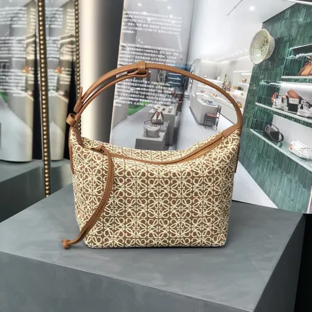 ロエベ ショルダーバッグ