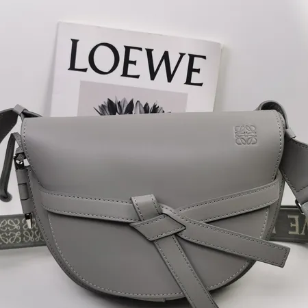 ロエベ ショルダーバッグ