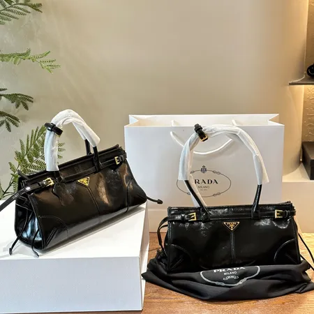 プラダ ショルダーバッグ